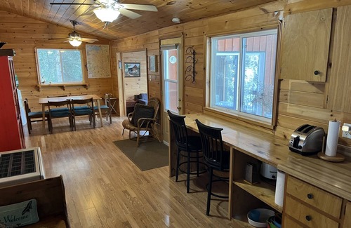 Kearney Cottage | Quiet Getaway- Waterfront cottage