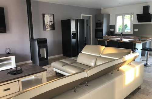 Le Menil-Vicomte House | Quiet gîte with no neighbors and jacuzzi