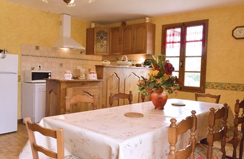 Thenon Cottage | Quiet gîte with private swimming pool and fishing pond near Lascaux.