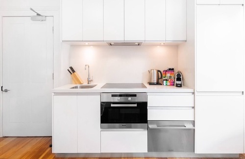 Glebe Apartment | Quiet Glebe Studio Near Parks & Cafés