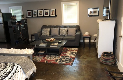Radnor Cottage | Quiet guest house 4 miles from Broadway. 30 night minimum