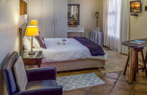 Humewood Bed & Breakfast | Quiet guest room with double bed and kitchen, near Port Elizabeth