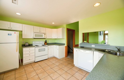 Hatteras Apartment | Quiet Hatteras Duplex With Decks ~ 1 Mile to Beach