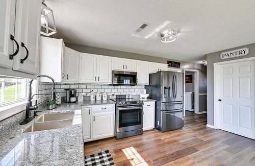 Berry House | Quiet Kentucky Vacation Rental w/Hot Tub
