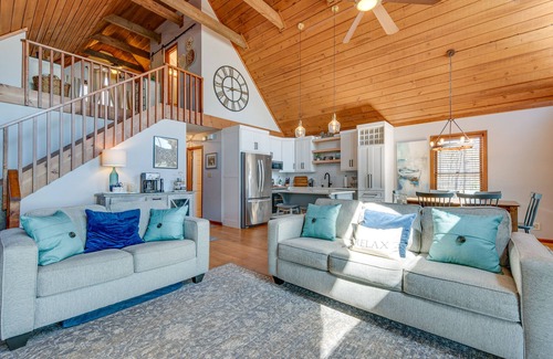 Eatonton House | Quiet Lakefront Eatonton House w/Boat Dock!