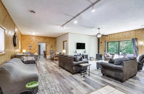 Grand Rapids House | Quiet Lakefront Grand Rapids Cabin on 5 Acres