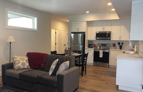 Central Okanagan House | Quiet Lakeview Heights suite on the wine trail