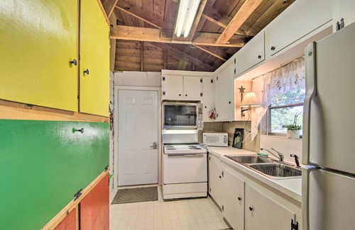 Appleton Cottage | Quiet & Lovely Lakefront Cottage for Families!