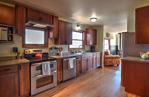 Elk Meadows Cabin | Quiet mountain getaway with lots of privacy