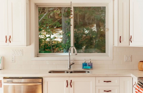 Baysville Cottage | Quiet Muskoka Bigwin Island Retreat