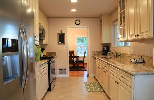 Glenwood House | Quiet Neighborhood Executive Retreat- Home away from Home