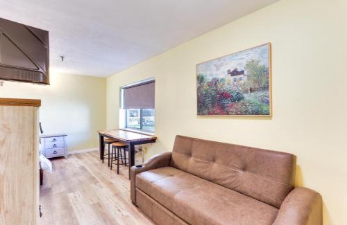 Oakland City Apartment | Quiet Oakland City Studio Walk Downtown!