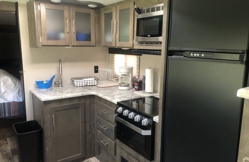 Gracey RV Rental | Quiet, outdoor country camping experience, nPet friendly with no extra fee!