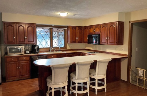 Bone Apartment | Quiet oversized 1 bedroom apartment in the Countryside. Close to National Parks.