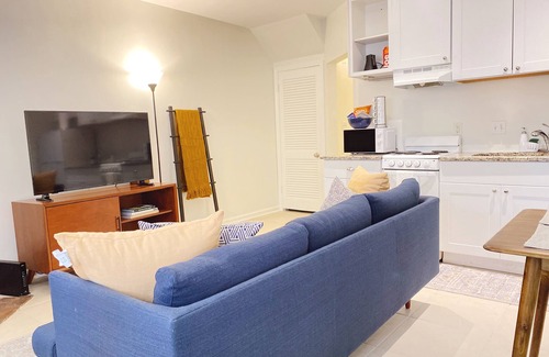 Stanton Park Apartment | Quiet, Private Apartment in Historic Capitol Hill - 10 min walk to the Capitol!