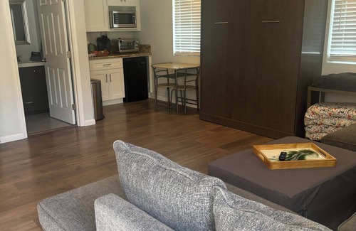 Lincoln Acres Cottage | Quiet, private getaway in a nice neighborhood