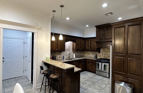 Sulphur House | Quiet Private Home - Centrally Located in Sulphur