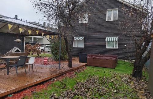 Lantinen District House | Quiet Private room in shared home - Yksityinen rauhallinen huone kodissa- 15min To city