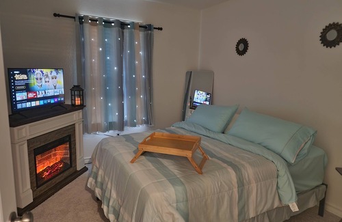 San Antonio Bed & Breakfast | Quiet Private Room & Bath in Cozy Home