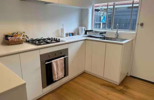 Thomastown Apartment | Quiet & Private with city access and free wifi