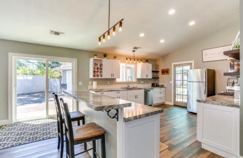 Redding House | Quiet Redding Getaway about 7 Mi to Downtown!