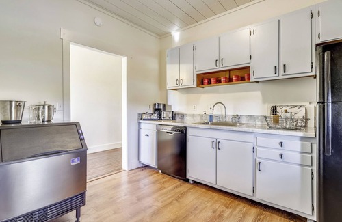 Swanton House | Quiet Room 10, Private bath, gas fireplace, Cable
