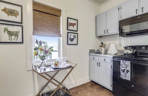 Swanton House | Quiet Room 10, Private bath, gas fireplace, Cable