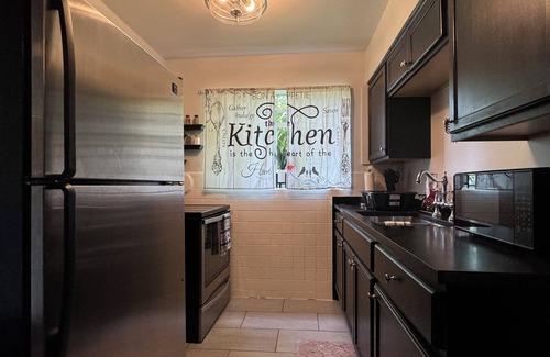 Roselawn Finance Apartment | Quiet, safe and serene unit with lots of charm in a great location in Cincinnati