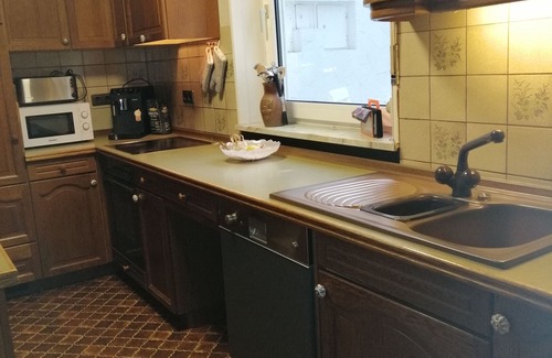 Schonbrunn Apartment | Quiet, spacious maisonette apartment (6pers.) 2bathrooms, 2balconies 30km to Heidelberg