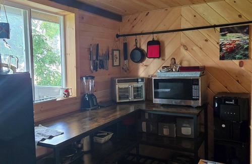 Salunga Apartment | Quiet studio apt w large deck. 15 min to Lanc city, >10 to Spooky Nook Sports