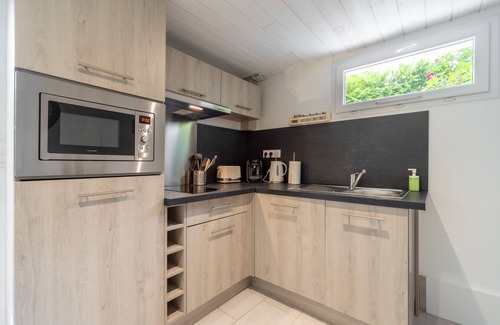 Saint-Jean-le-Blanc Apartment | Quiet studio in the St Marceau district