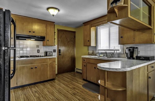 Depew Apartment | Quiet suburban home 10 minutes from airport/25 min from Niagara Falls