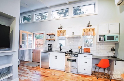 Five Points Cottage | Quiet Tiny Home Walking Distance to Downtown