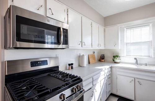 Hawthorne House | Quiet Upper Highlands 1 Block to Bardstown Road