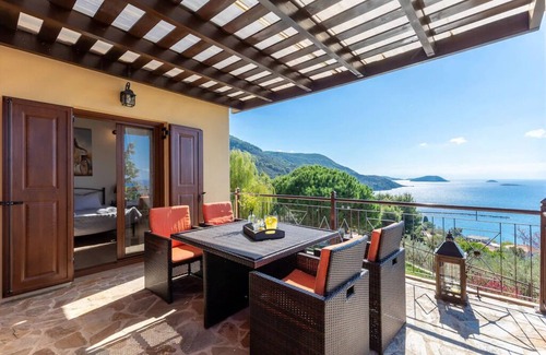 Glossa Villa | Quiet villa with breathtaking views, garden and private pool!