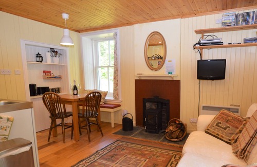 Cairndow Cottage | Quiet village location in beautiful valley close to Dunoon, Argyll. Sleeps 2, pet friendly
