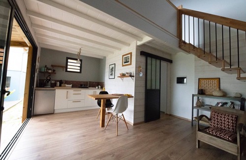 Les Avirons House | Quiet wooden house, sea and garden view