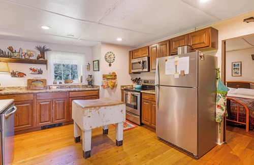 Clinton Cabin | Quigley Cabin -Sleep to the sound of Brewster Creek right outside the window