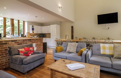 Woodbridge House | QUILL FARM BARN, pet friendly, with a garden in Campsea Ashe