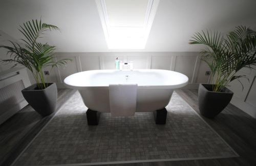 Cahirciveen Hotel | Quinlan & Cooke Boutique Townhouse and QCs Seafood Restaurant