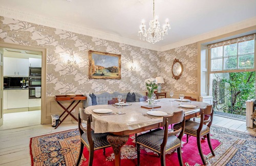 Bath Apartment | Quintessential English town-house apartment for 6