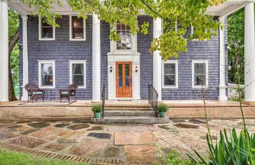 Putnam House | Quintessential New England Home with Patio and Grill!