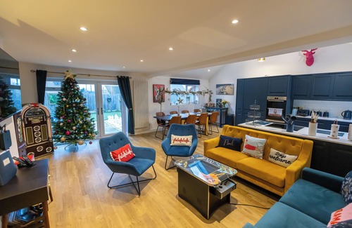 Herne Bay House | Quirky bungalow on coastal walk with distant sea views. Fully secure garden.