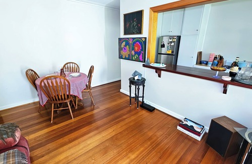 St Kilda West Apartment | Quirky, quiet, tree-nestled apartment in the heart if St Kilda
