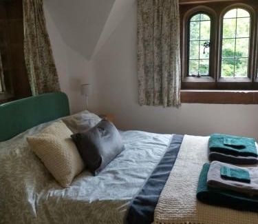 Ross-on-Wye House | Quirky, romantic cottage with garden in Wye Valley