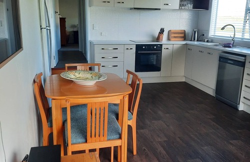 Waiuku Apartment | Quite country garden retreat with modern facilities close to Waiuku town.