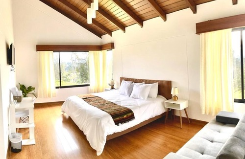 Tababela House | Quito Airport Suites