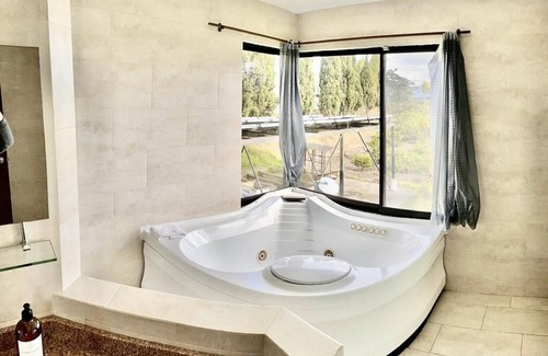Tababela House | Quito Airport Suites