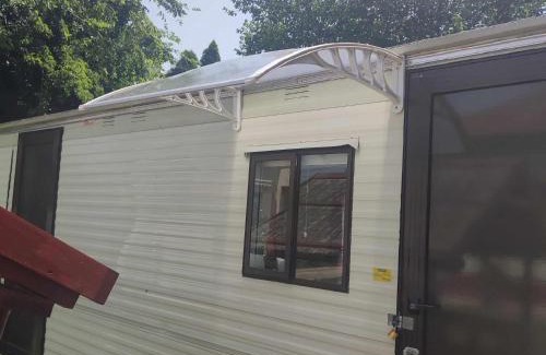 Alsorakos House | Rákos-patak Mobile Home garden & free parking