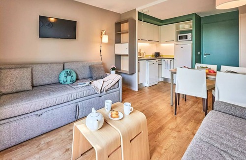 Courseulles-sur-Mer House | Résidence Pierre & Vacances Le Chant des Oiseaux *** - House 6 persons - 2 bedrooms - Terrace